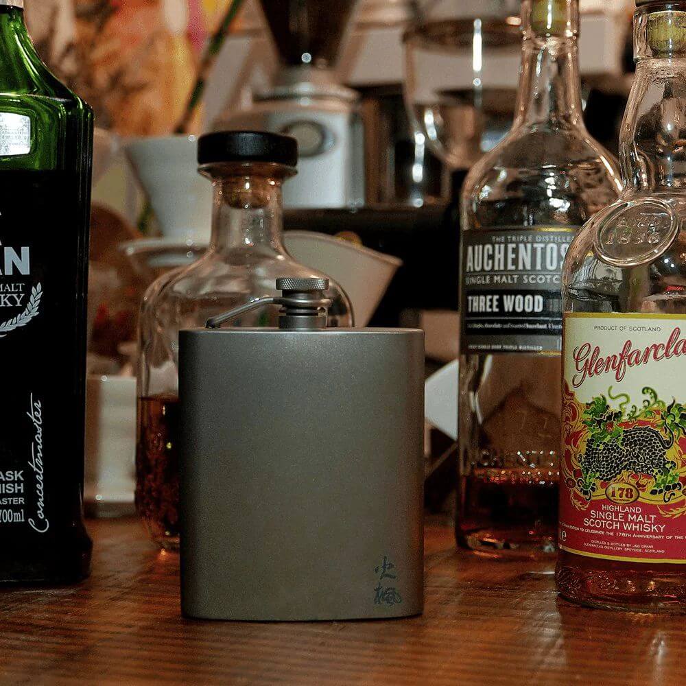 Hip Flask Titanium Bacchus