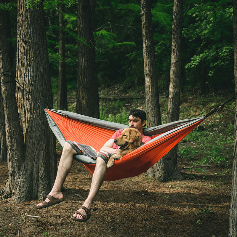 Hammock with single inflatable tube
