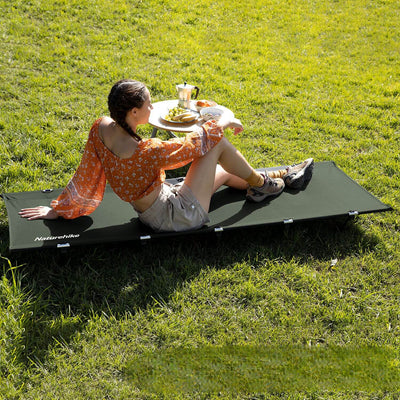 Ultralight camping bed close to the ground