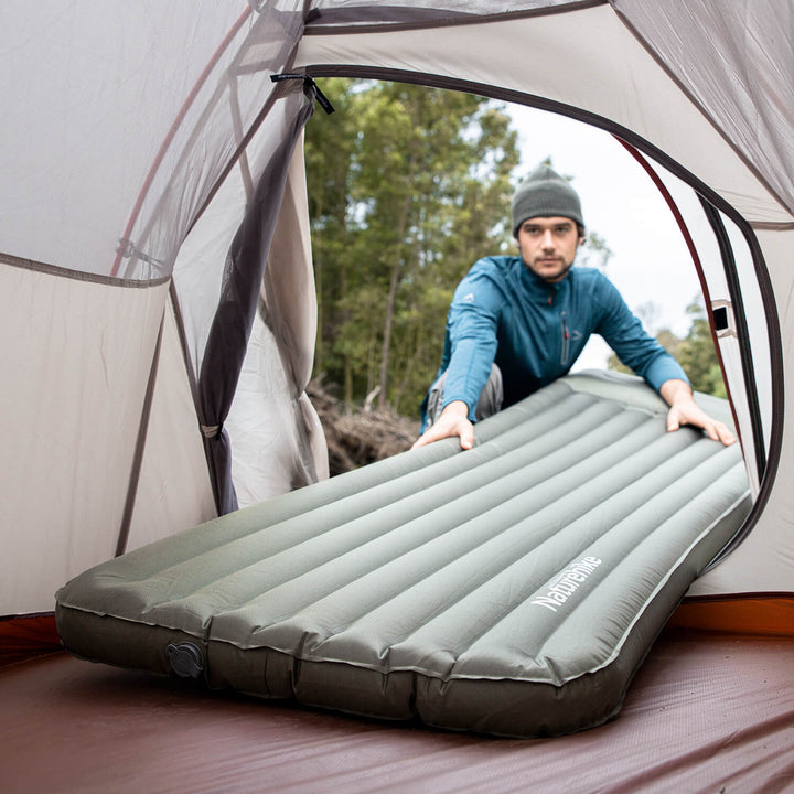 Matelas gonflable double - Kingcamp - Gris - Sac de transport inclus - 198 x 130 cm Matelas gonflable double - Kingcamp - Gris - Sac de transport inclus - 198 x 130 cm